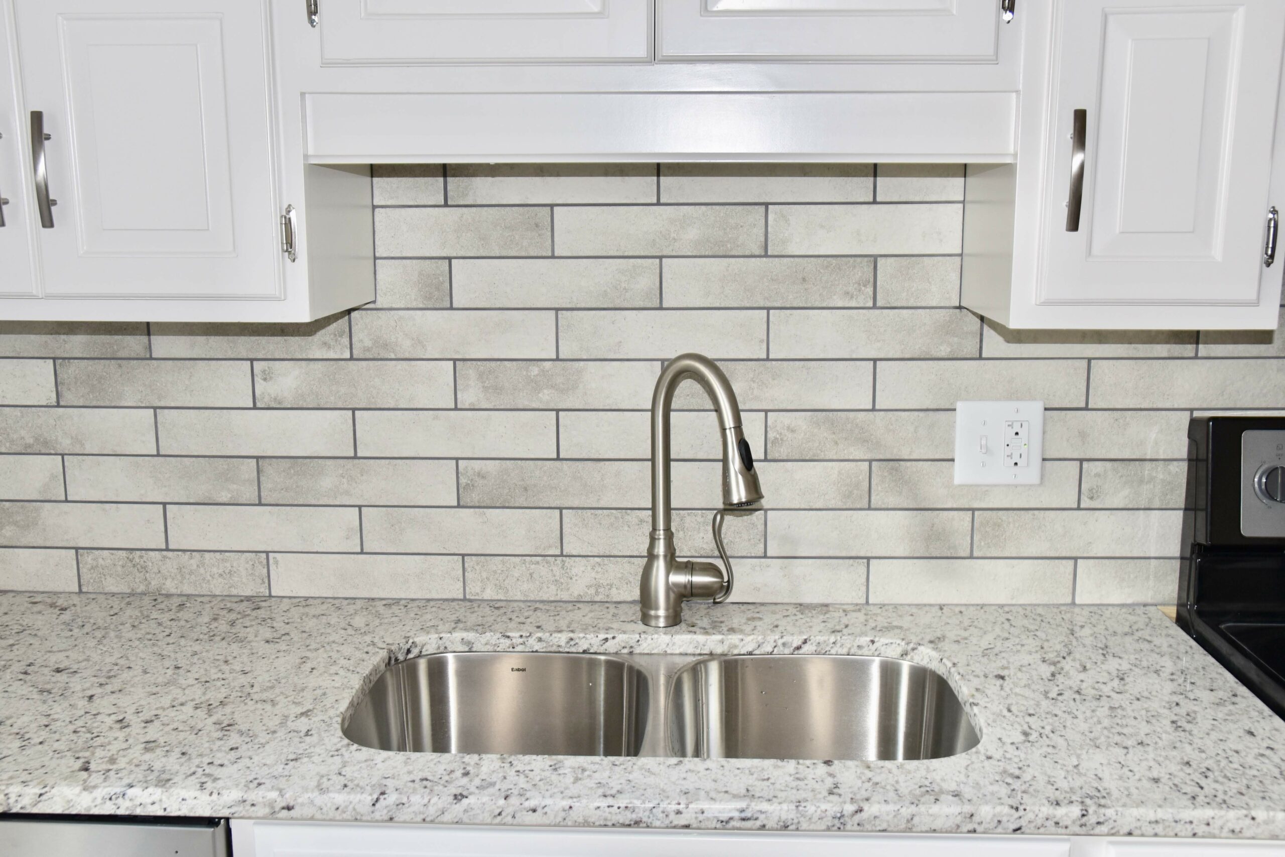 kitchen sink tile backsplash