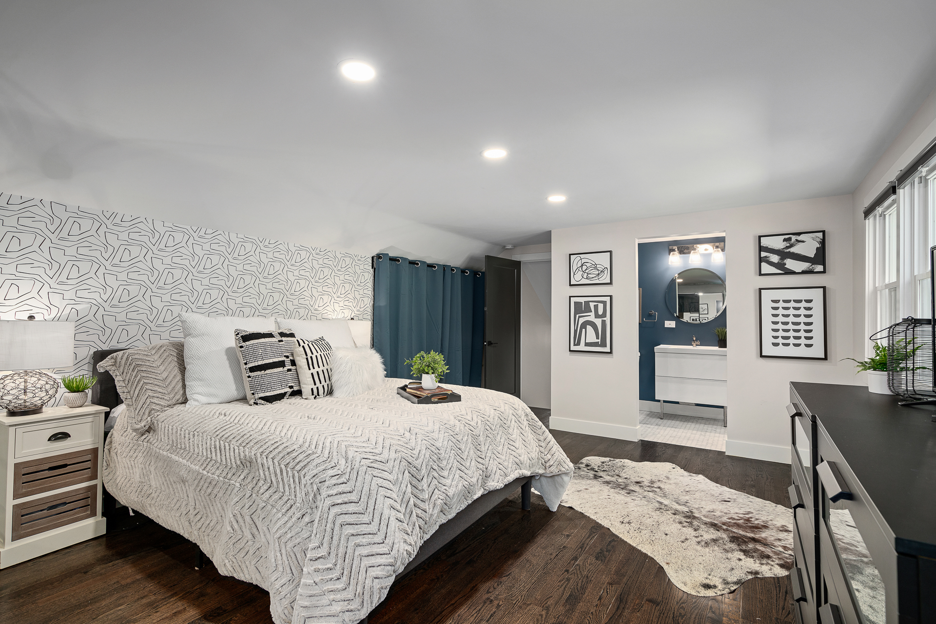 Master bedroom with washer and Dryer